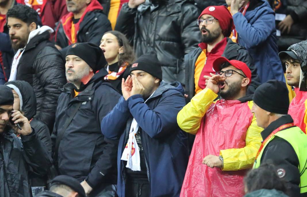 Galatasaray'ın muhteşem geri dönüşünden çok özel resimler: Tribünler şov yaptı 33